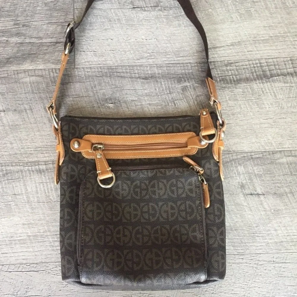 Giani Bernini Brown Monogram Crossbody Bag‎ Multi Pocket Messenger Purse